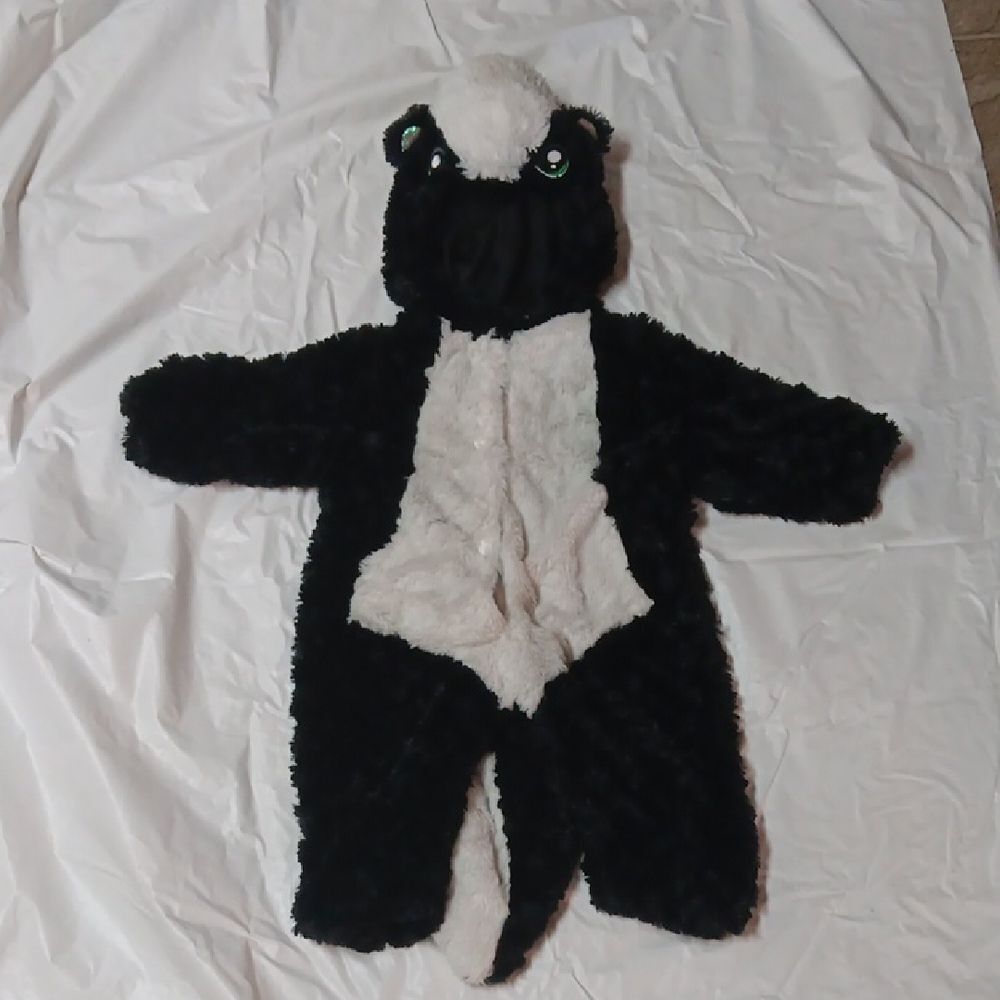 Adorable Panda Costume for Kids Size 0-9 Months Preowned